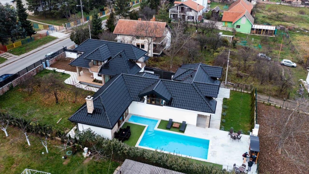 City Escape Luxury Villa Zuce Екстериор снимка