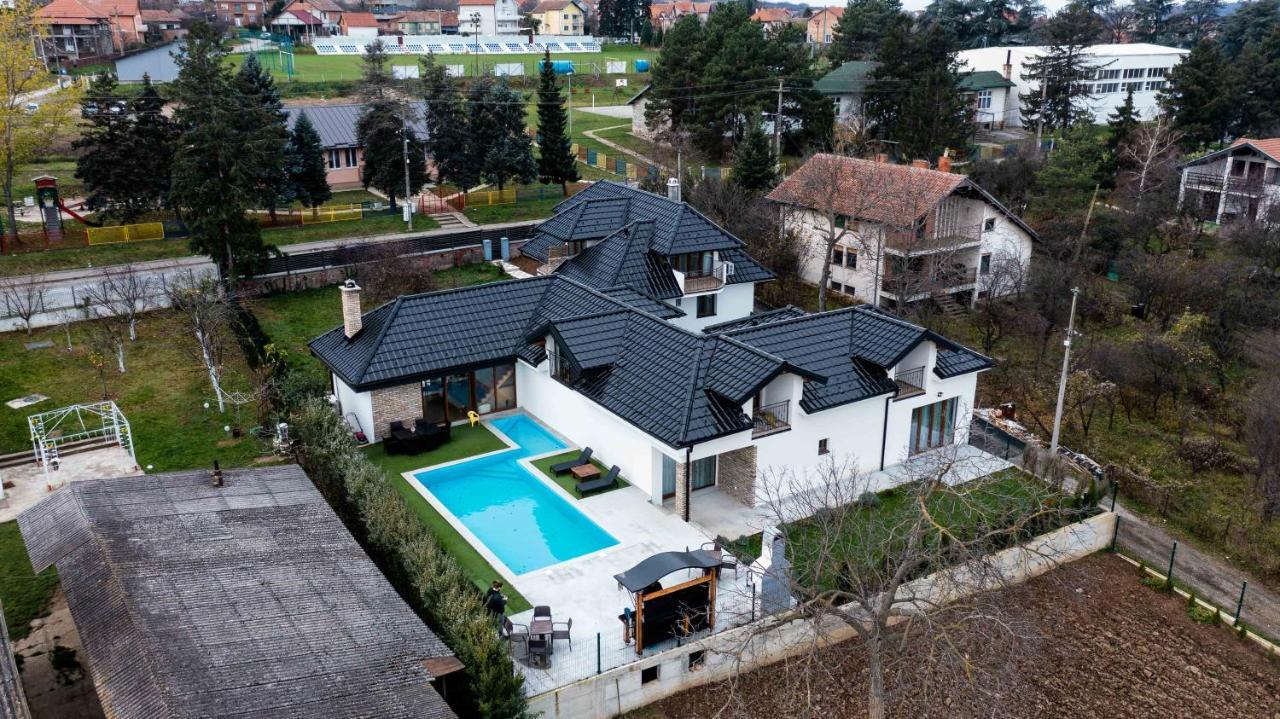 City Escape Luxury Villa Zuce Екстериор снимка