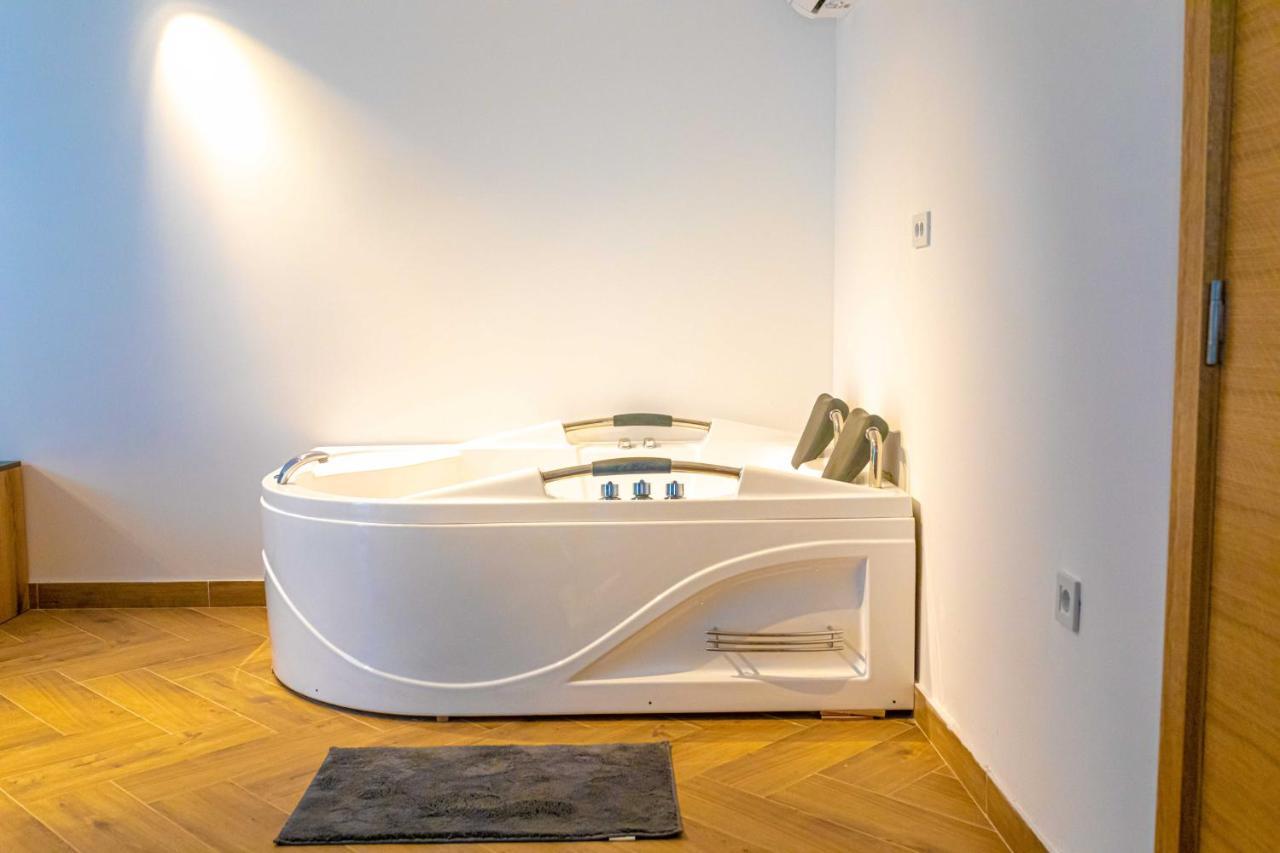 City Escape Luxury Villa Zuce Екстериор снимка