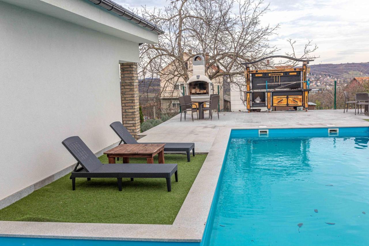 City Escape Luxury Villa Zuce Екстериор снимка