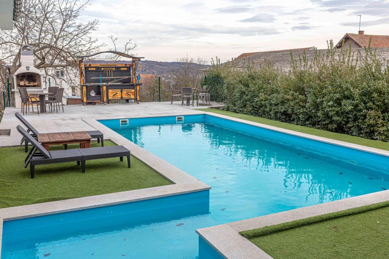 City Escape Luxury Villa Zuce Екстериор снимка