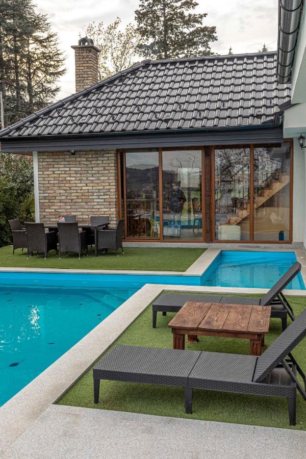City Escape Luxury Villa Zuce Екстериор снимка